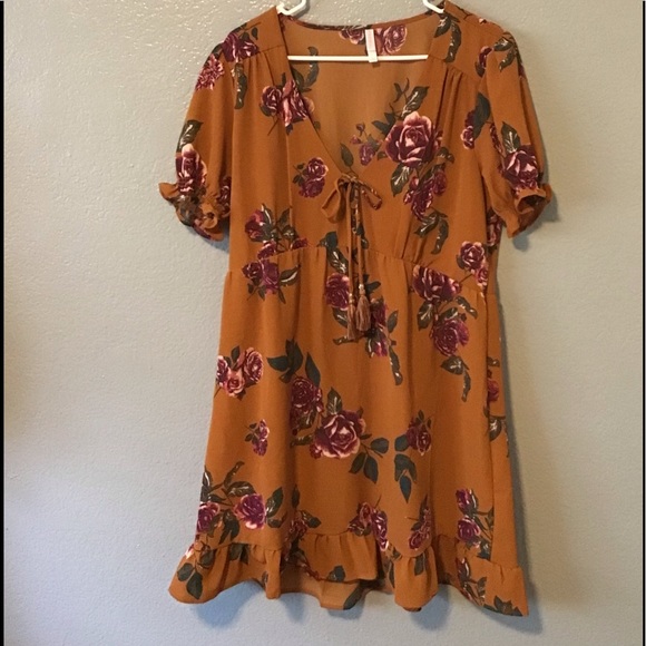 Xhiliration Dress. - Picture 2 of 8